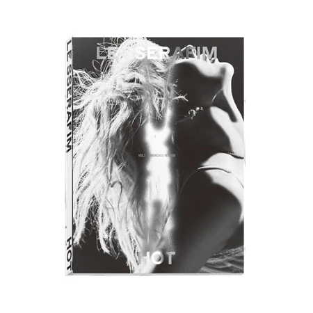 LE SSERAFIM - HOT - Image 4